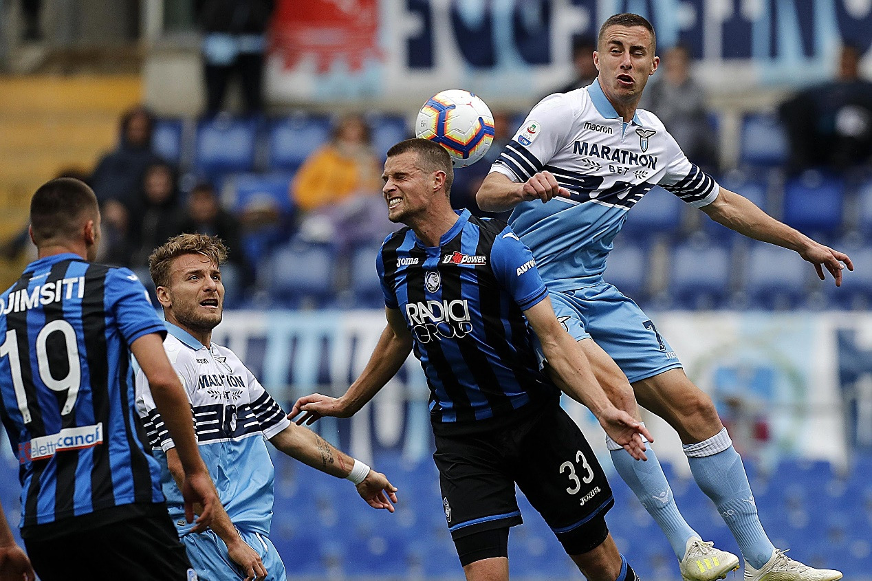 沙尔克04主场大胜多特蒙德，提振士气迎接新赛季挑战