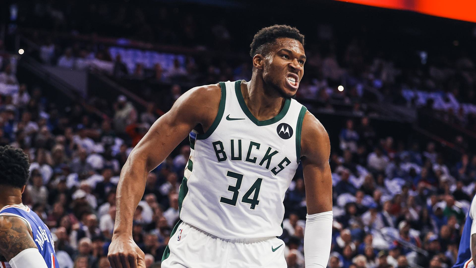 马刺力克法国男篮,字母哥送出助攻 马刺力克法国男篮,字母哥送出助攻