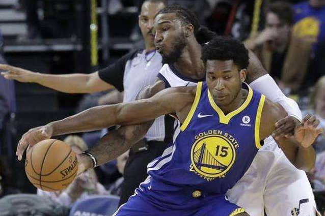 雄鹿中锋再次砍下三双,创新高 雄鹿中锋再次砍下三双,创新高